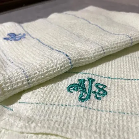 Ajs نوفي بازار